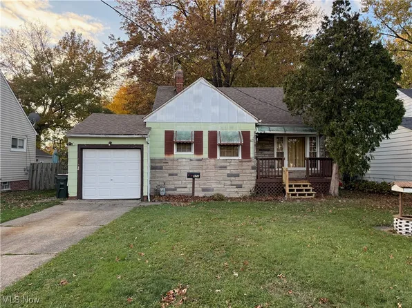 372 Fairway Blvd, Eastlake, OH 44095