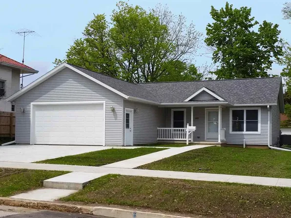 303 5th Ave, Charles City, IA 50616