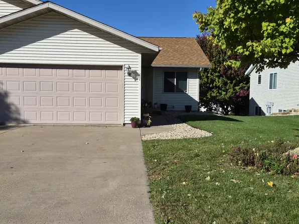 1004 Georgene St, Dodgeville, WI 53533