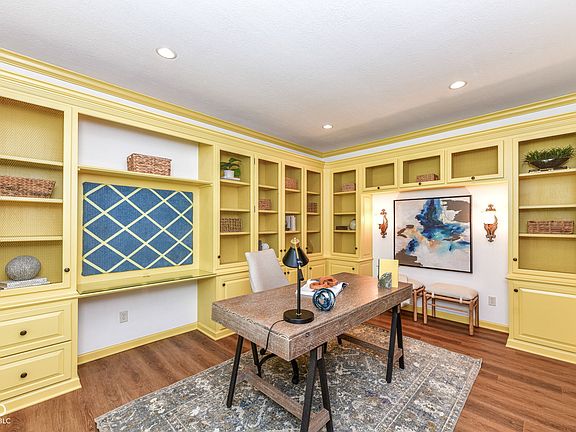 4th image of 1001 Arrowwood Dr