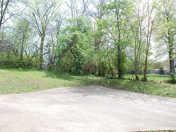 2nd image of 117 Meadowbrook Dr