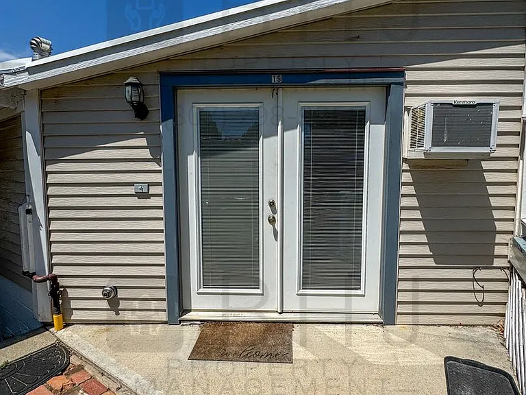 372 W Loucks St — Photo 1