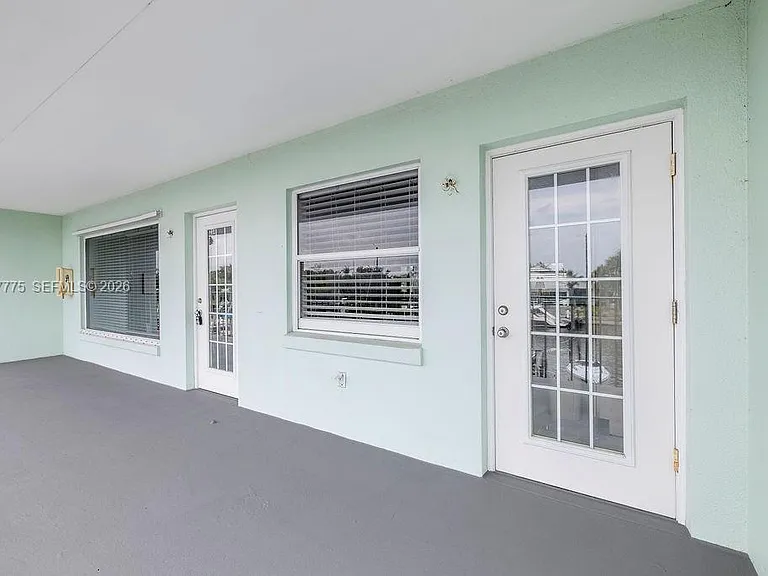 23 Royal Palm Point #B — Photo 7