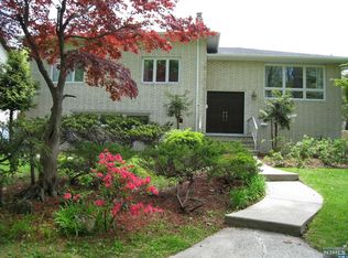 39 Summit St, Englewood Cliffs, NJ 07632