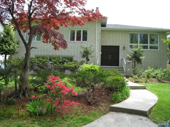 39 Summit St, Englewood Cliffs, NJ 07632