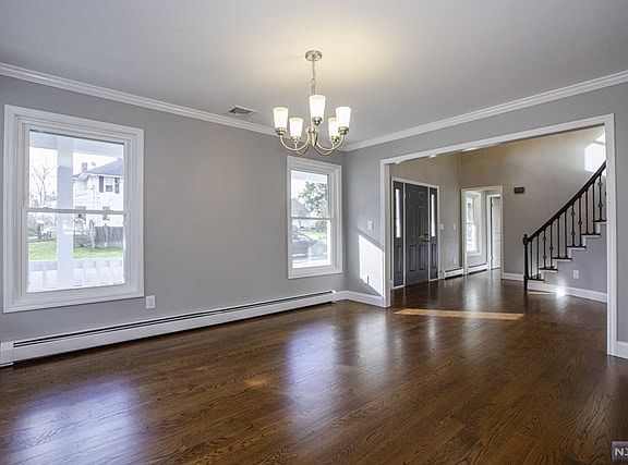 4th image of 111 Roosevelt Ave