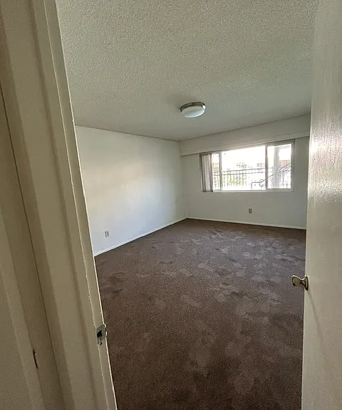 Aristocrat Apartments — Photo 5