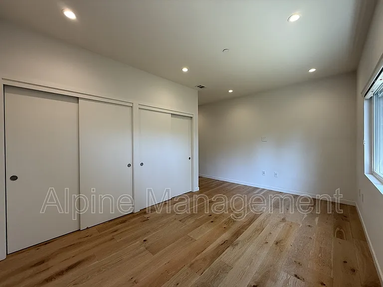1163 W Iowa Ave — Photo 24