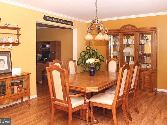 5th image of 1202 Cheshire Ln