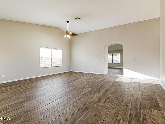 3rd image of 667 E SANTA FE Street
