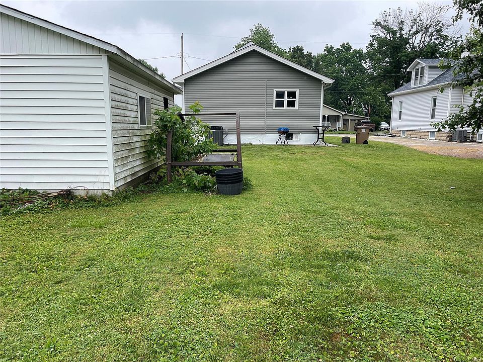 611 2nd St, Carlinville, IL 62626 Zillow