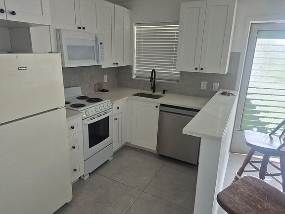 3rd image of 202 Ocean Breeze St APT 7