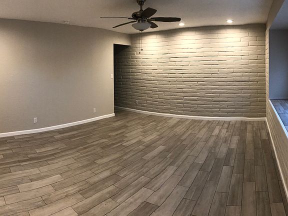 2nd image of 2943 W Country Gables Dr