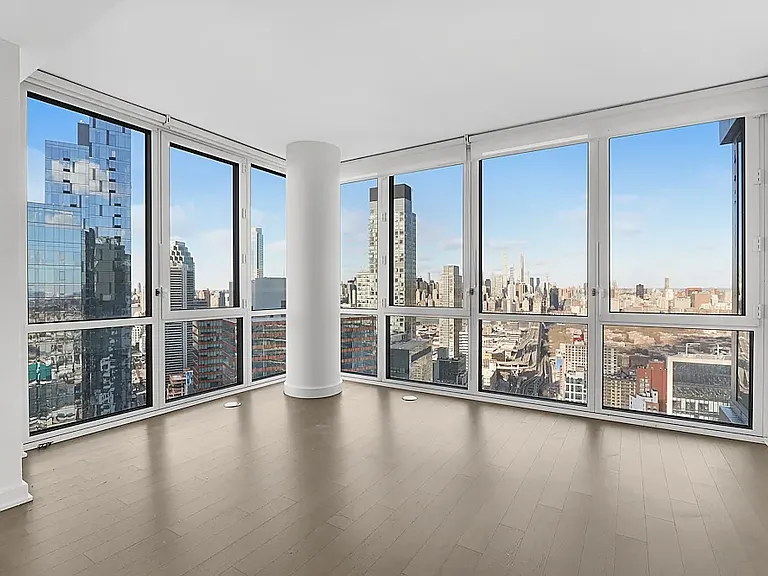 2922 Northern Blvd #Penthouse 1A — Photo 2