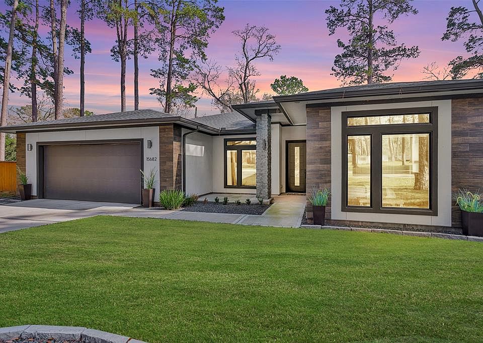 1st image of 15682 Corinthian Way