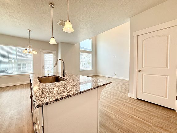 5th image of 2843 N Blue Dawn Ln