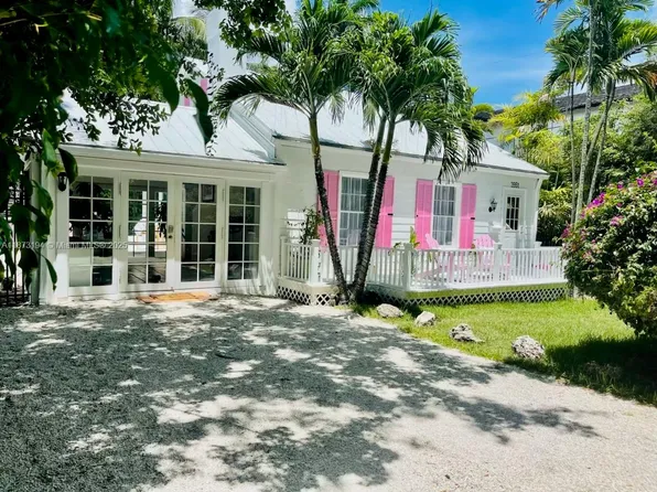 3951 Park Dr, Miami, FL 33133