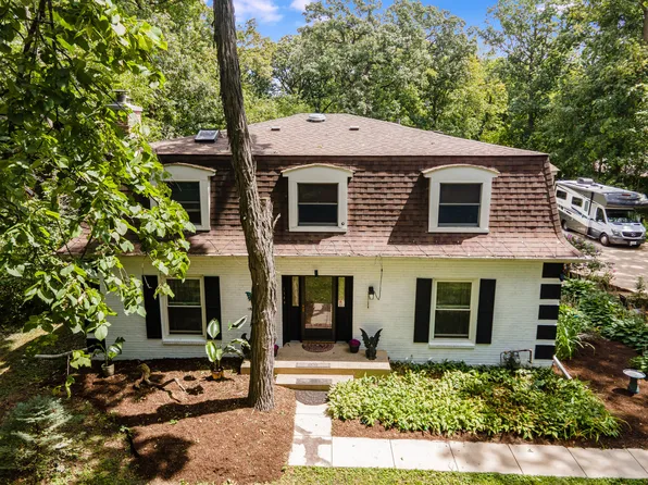 2340 Lisson Rd, Naperville, IL 60565