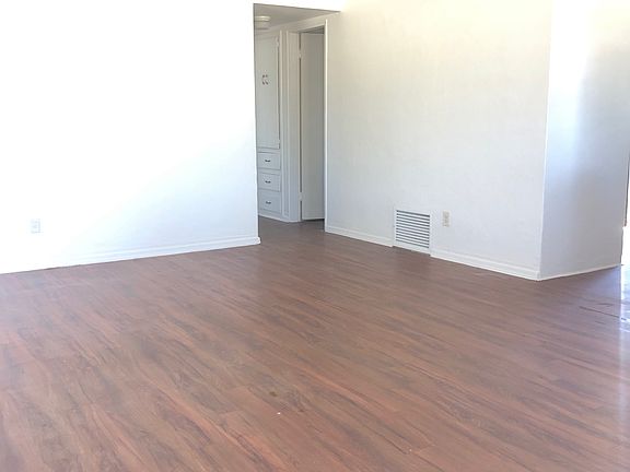4526 Living room_04062020