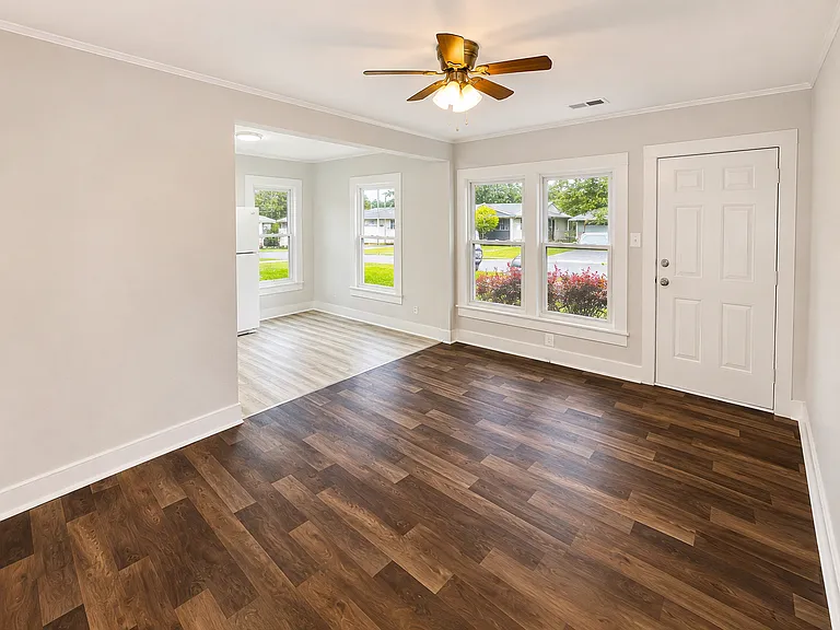 403 Whitfield Dr #401 — Photo 2