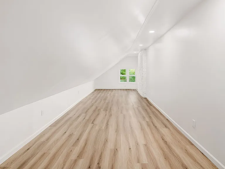 1466 Summit St #MAIN — Photo 24