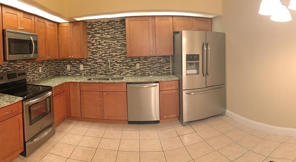 Kitchen with all new appliances - see new picture for kitche