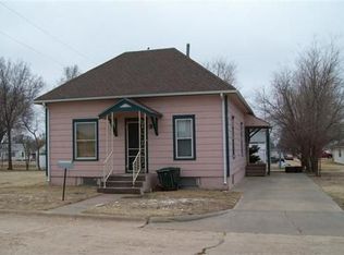 323 E 8th St, Hoisington, KS 67544