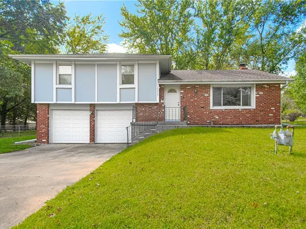15323 S Circle Dr, Basehor, KS 66007