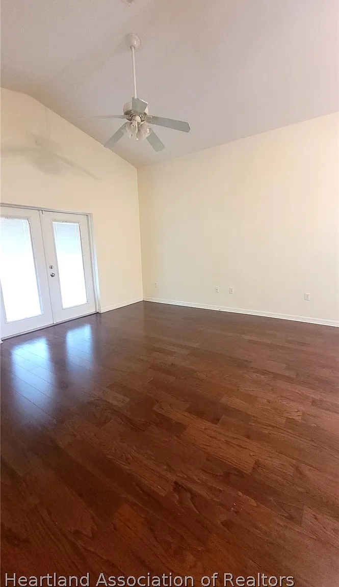 3 bed, 2.0 bath, 1397 sqft, $1,800 — Photo 2
