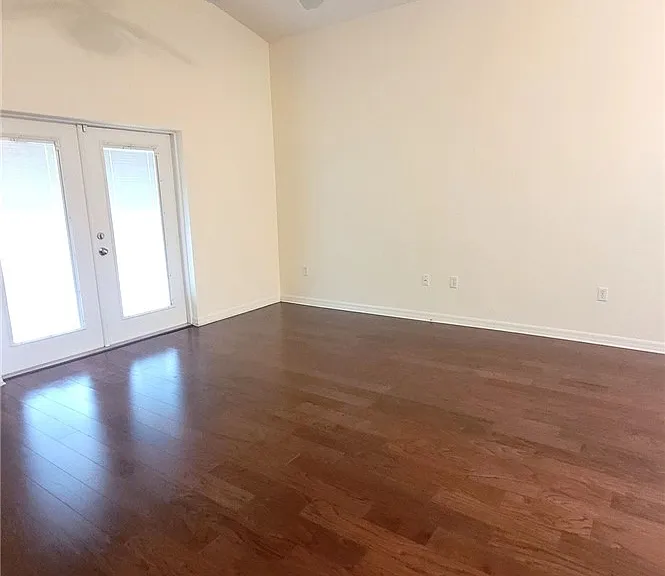 214 Northwood Rd — Photo 2