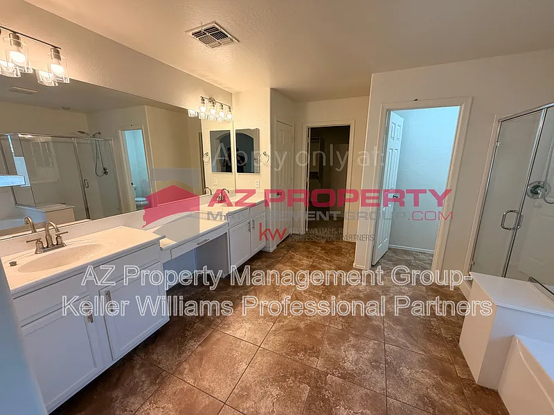 5 bed, 2.5 bath, 3694 sqft, $2,650 — Photo 2