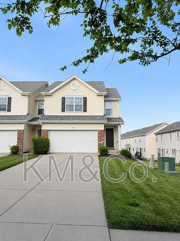 3 bed, 2.5 bath, 1748 sqft, $2,395 — Photo 1