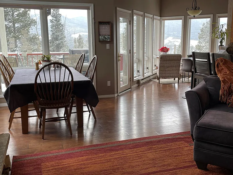1256 Forest Hills Dr — Photo 1