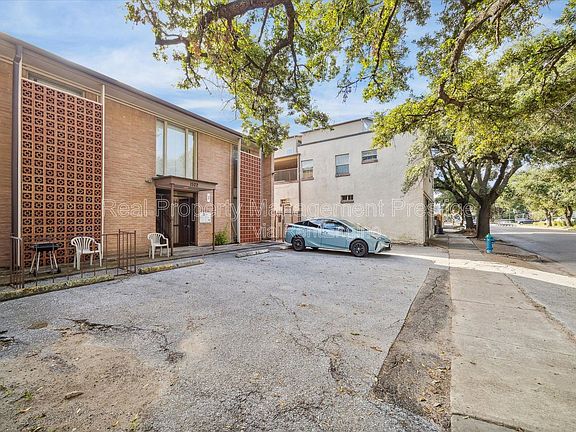 2nd image of 1522 Yale St APT 23