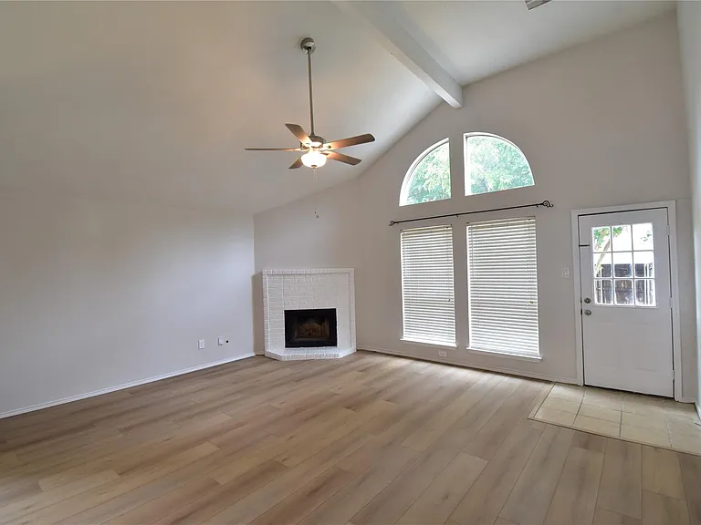 7837 Roundtable Rd — Photo 11
