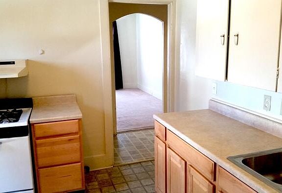 2nd image of 127 Stafford St #B