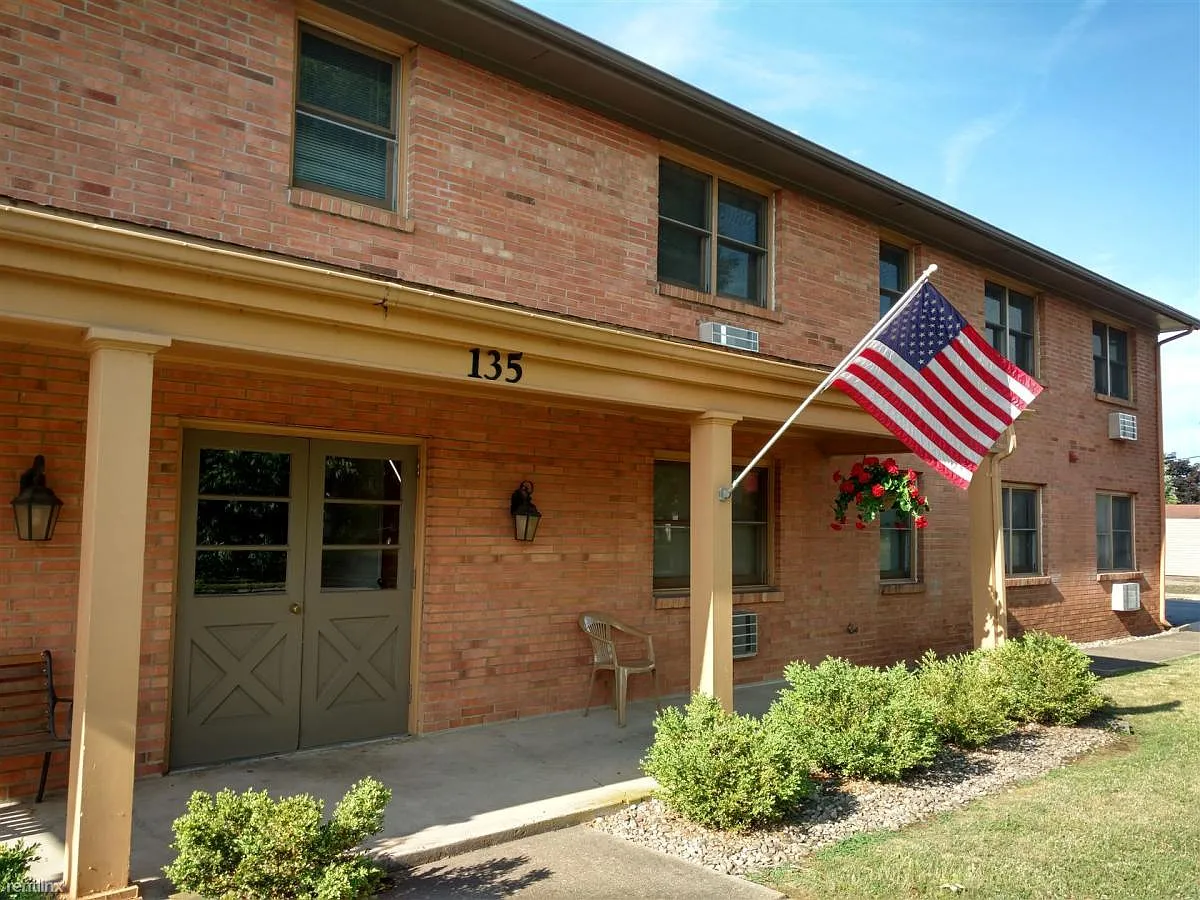 2 bed, 900 sqft, $950 — Photo 2