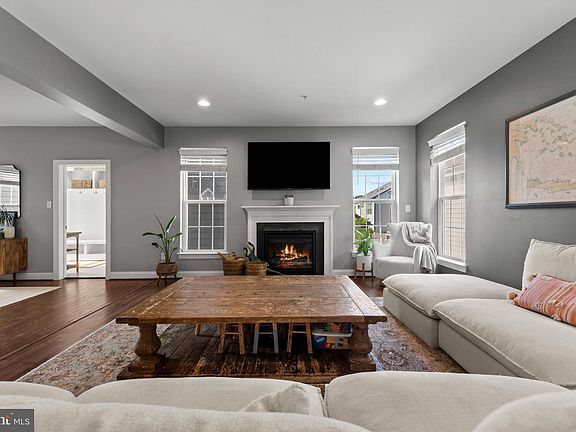 4th image of 6315 Chessington St