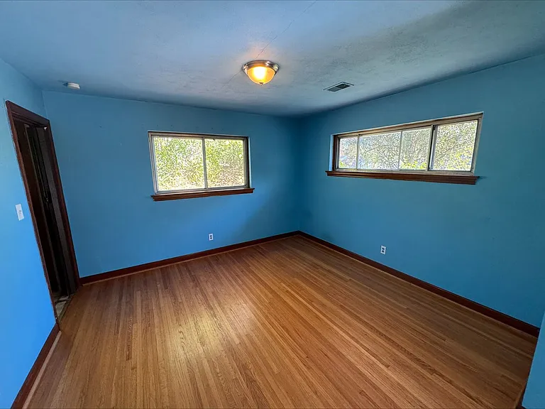 1501 Akins Dr — Photo 13