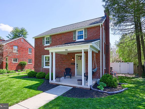 2nd image of 946 Salisbury Ct