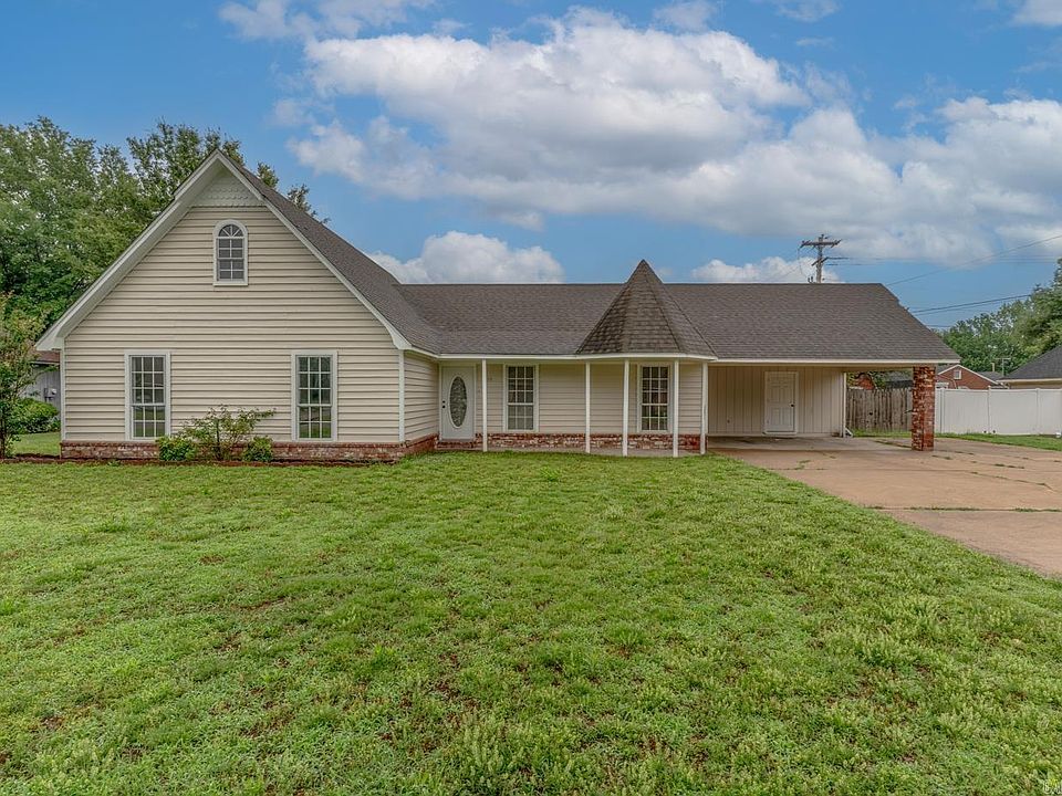 1st image of 504 Honeysuckle Ln