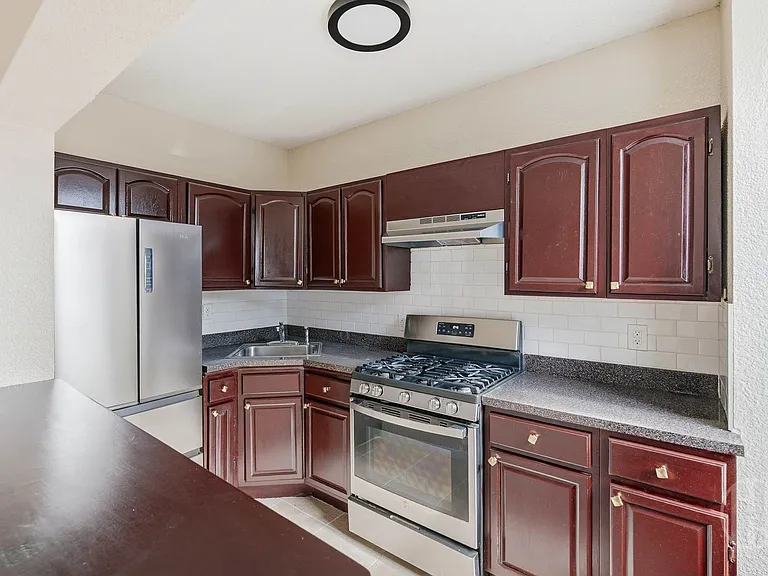 207 Hull St #2L — Photo 6