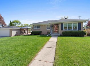 1295 Hickory Hill Dr, Green Bay, WI 54304