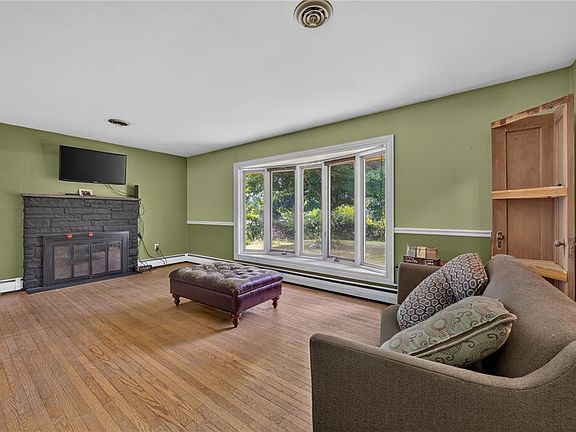 5th image of 933 Big Oak Rd
