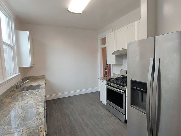 4th image of 1869-1873 Golden Gate Ave #71