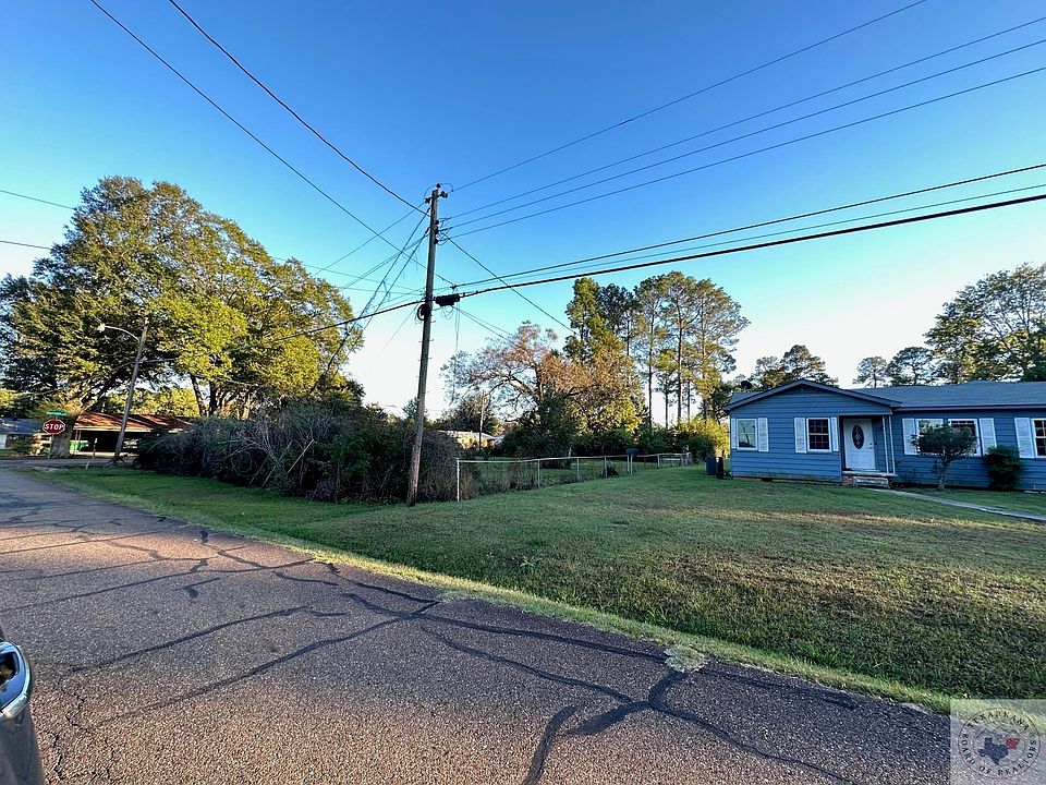 2nd image of 2002 Harrison Ln