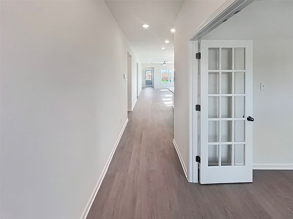 The Oakshire II- Foyer