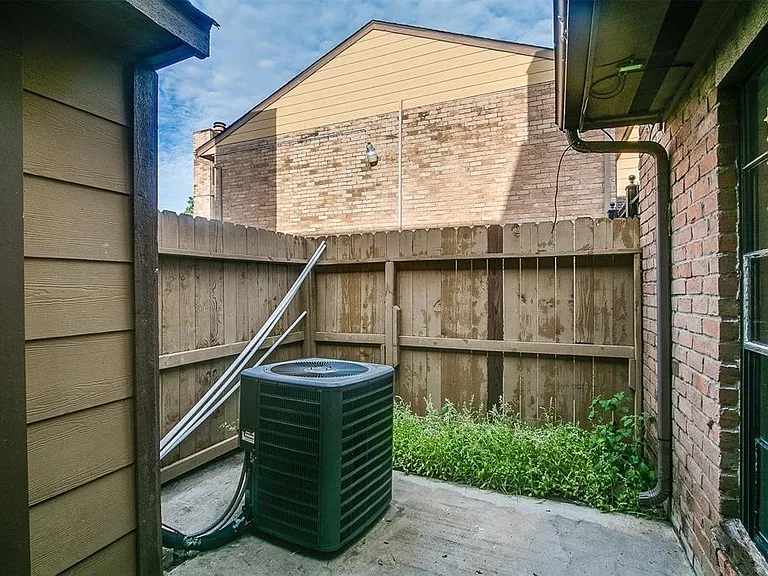 9090 S Braeswood Blvd — Photo 7