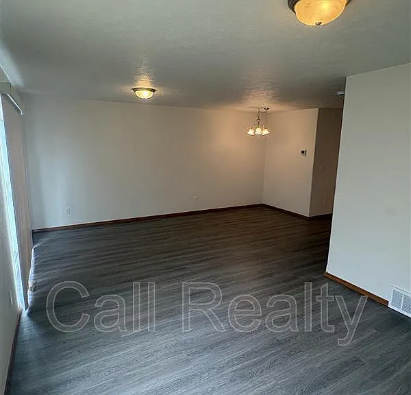 18716 E Augusta Ct — Photo 6