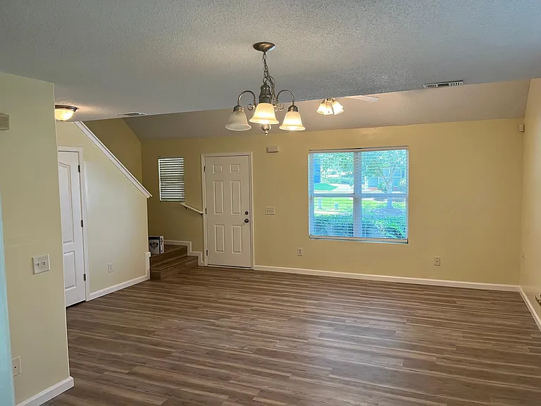 421 Bridgewater Way — Photo 6